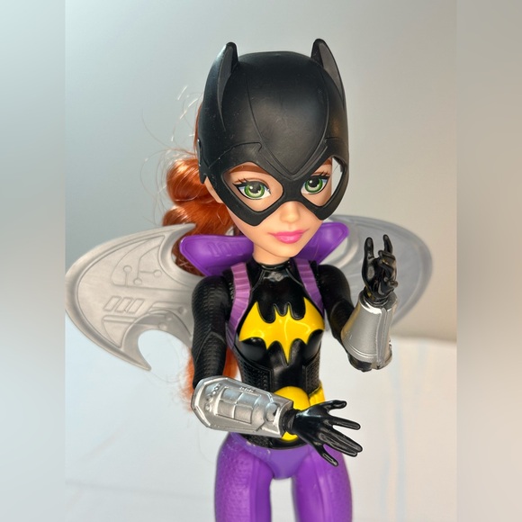 DC Comics Batgirl - Picture 4 of 10